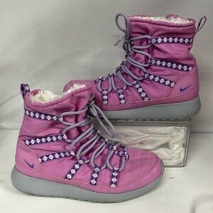 Nike‎ Youth SZ 6 Fur Lined Pink Lace Up Boots